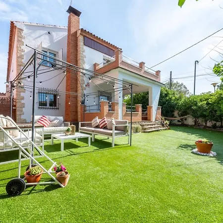 Casa A 50 Metros De La Playa * كوماروغا